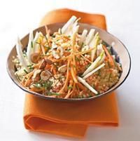 Taboulé de quinoa, crudités et noisettes grillées Taboulé de quinoa, crudités et noisettes grillées